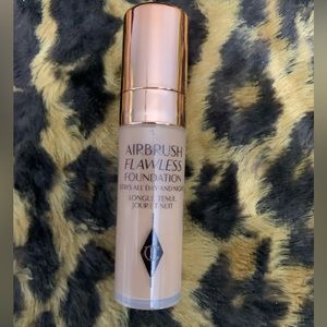 Charlotte Tilbury Airbrush flawless foundation in neutral (small)
